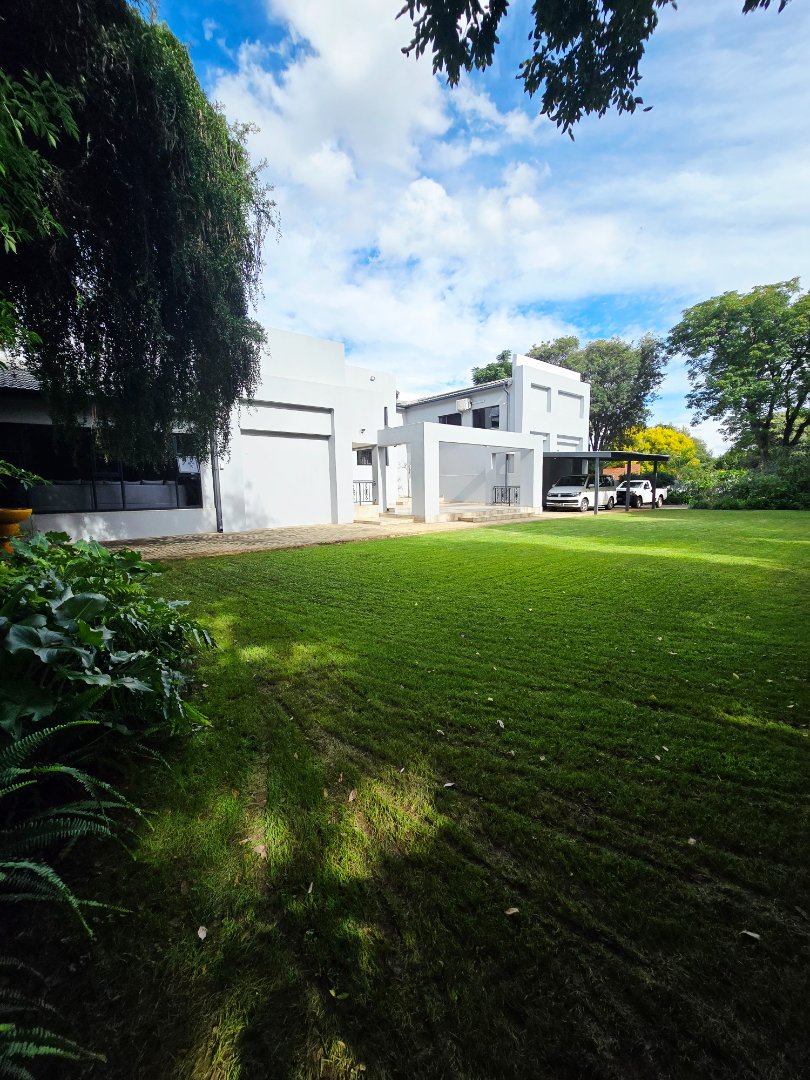 6 Bedroom Property for Sale in Wilkoppies North West